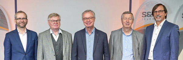 Der Aufsichtsrat: (v.l.n.r.) Dr. Tilman Rückert, Josef Tillmann (neuer Vorsitzender), Klaus Beverungen (bisheriger Vorsitzender), Georg Mescheder, Prof. Dr. Gregor Engels  